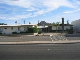 5751 E Thomas Rd in Scottsdale, AZ - Building Photo
