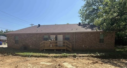 1413 Hardy St in Conway, AR - Foto de edificio - Building Photo