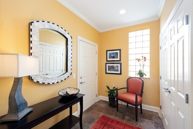 1056 W Lawrence Ave in Chicago, IL - Building Photo - Building Photo