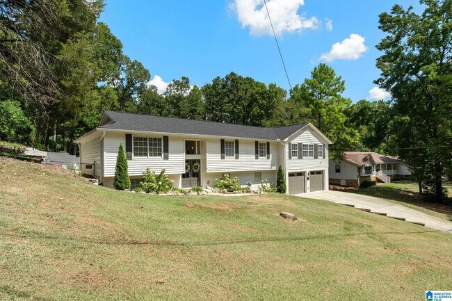 6566 Lynn Cir in Leeds, AL - Foto de edificio - Building Photo