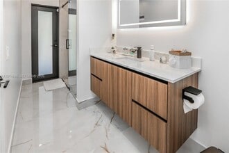 14211 SW 31st St in Miami, FL - Building Photo - Building Photo