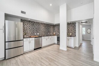 2200 Dickson Dr in Austin, TX - Building Photo - Building Photo