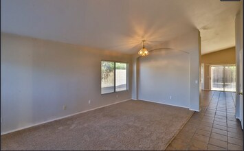 6401 W Tether Trail in Phoenix, AZ - Building Photo - Building Photo