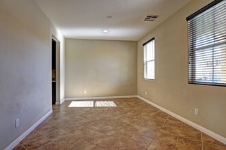 9208 Thunder Falls Ct in Las Vegas, NV - Foto de edificio - Building Photo
