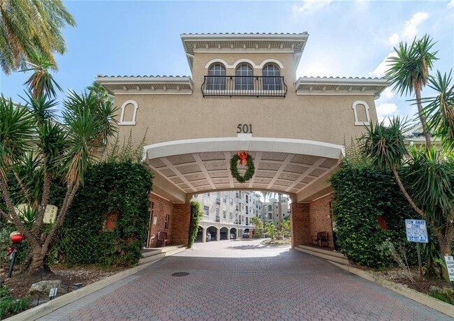 501 Knights Run Ave in Tampa, FL - Foto de edificio - Building Photo