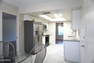 16425 N Desert Holly Dr in Sun City, AZ - Building Photo - Building Photo
