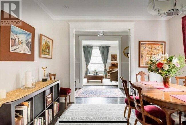 696 Indian Rd in Toronto, ON - Building Photo - Building Photo