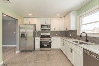 10 Cardinal Ln in Lincoln Park, NJ - Foto de edificio - Building Photo