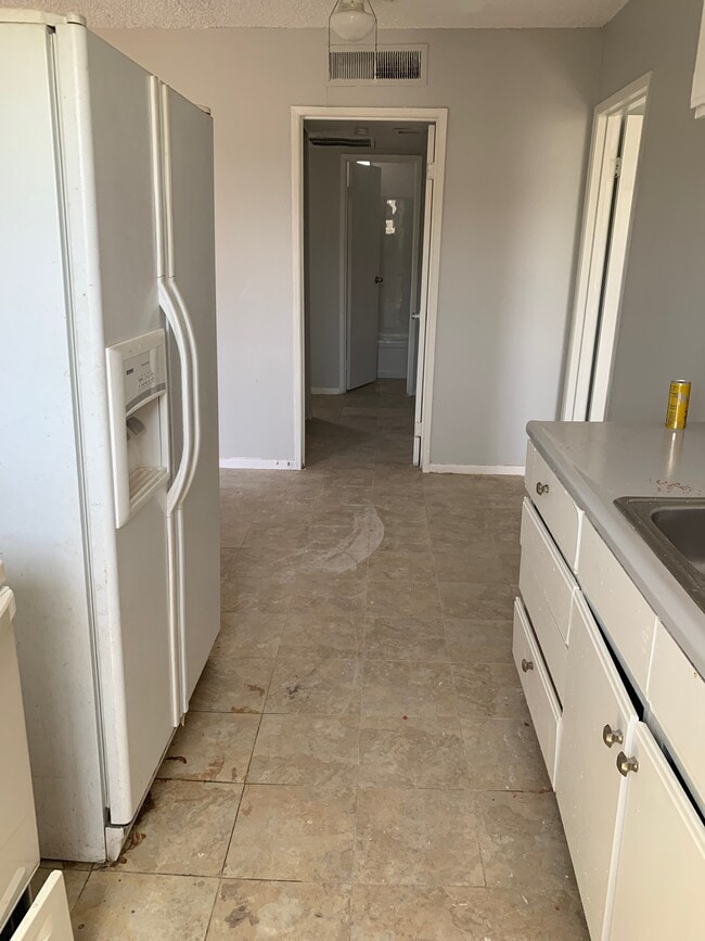 1324 N 22nd St in Las Vegas, NV - Foto de edificio - Building Photo