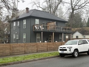 509 NW C St in Grants Pass, OR - Building Photo - Building Photo