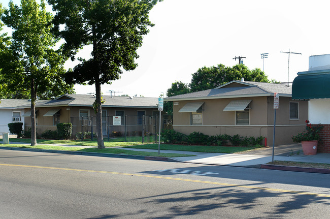 425-439 N Glassell St in Orange, CA - Building Photo - Building Photo