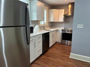 467 Maple Ave in Barrington, RI - Building Photo - Building Photo