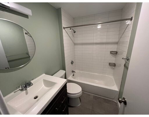 551 Park St-Unit -1 in Boston, MA - Foto de edificio - Building Photo