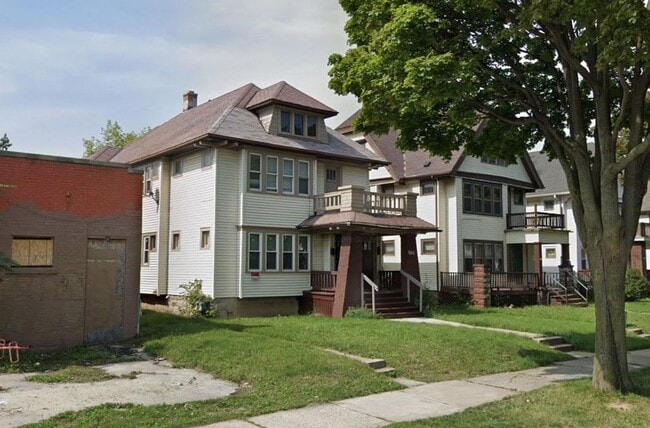 2707-2709-2709 N 47th St