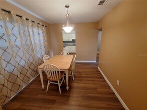 11103 N 21st St in Tampa, FL - Foto de edificio - Building Photo