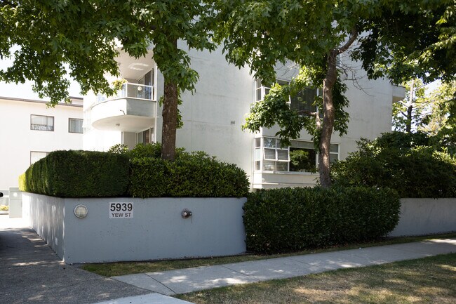 Tiffany Place in Vancouver, BC - Building Photo - Building Photo
