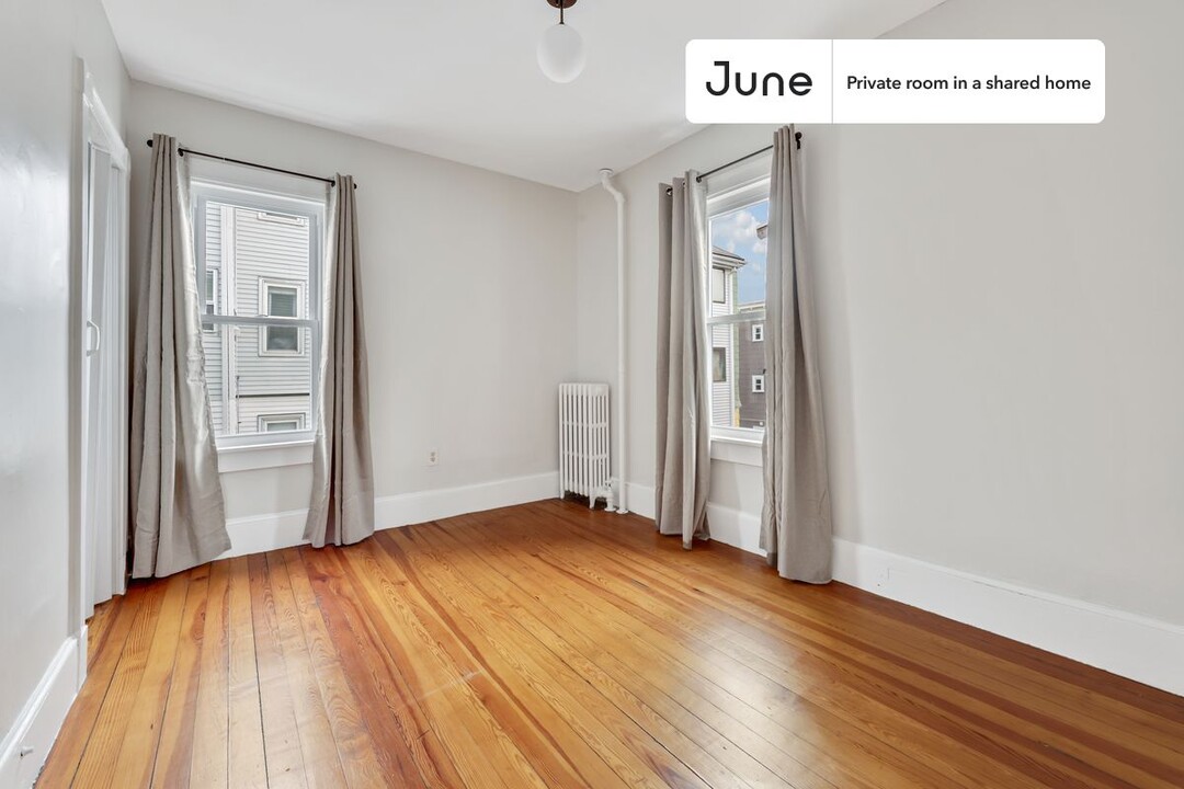 Private bedroom in 3 bed/1 bath Home in Boston, MA - Building Photo