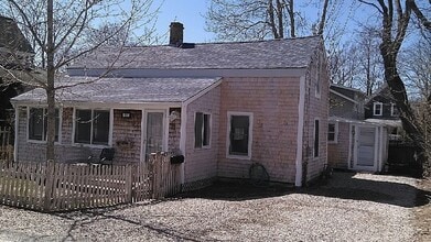 51 Walker St in Falmouth, MA - Building Photo - Building Photo
