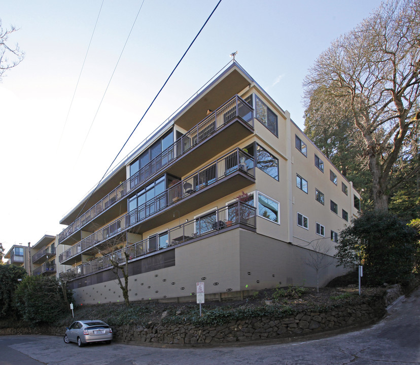 2393 SW Park Pl in Portland, OR - Foto de edificio