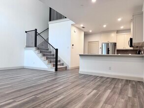 609 Friendswood Dr in Plano, TX - Foto de edificio - Building Photo