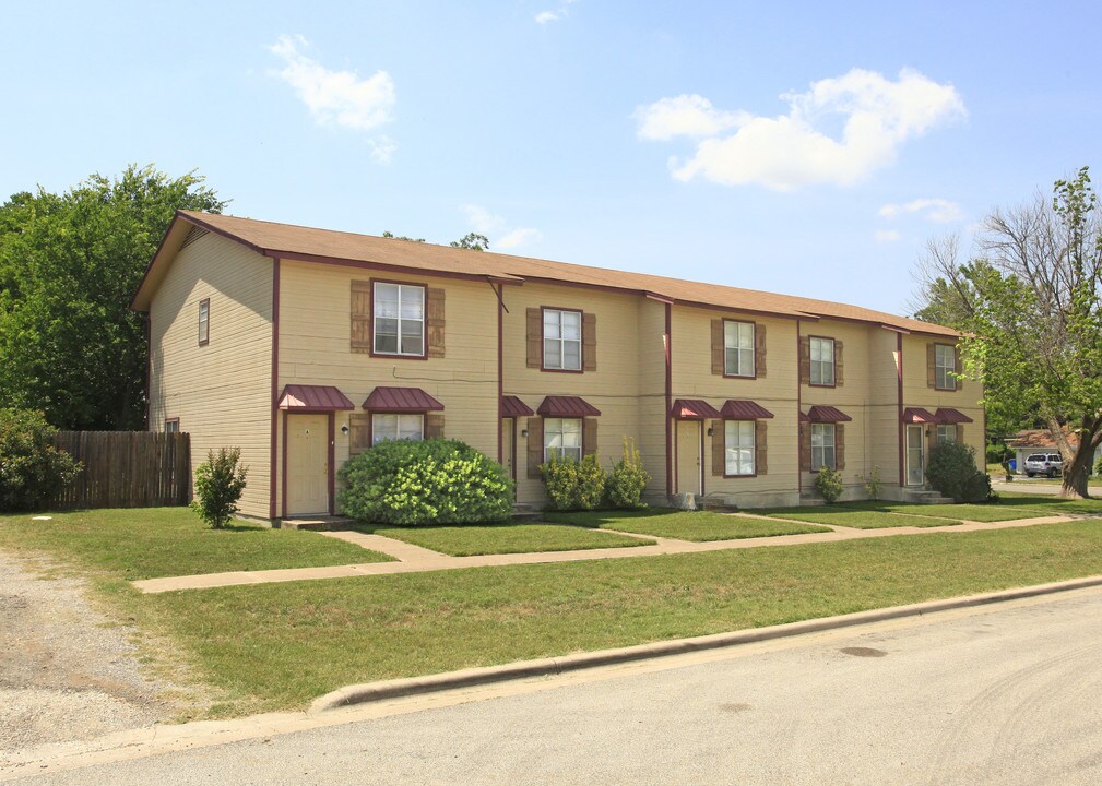 202 N 2nd St in Pflugerville, TX - Building Photo