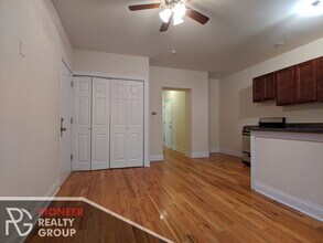 813 W Cornelia Ave, Unit #817A-208 in Chicago, IL - Building Photo - Building Photo