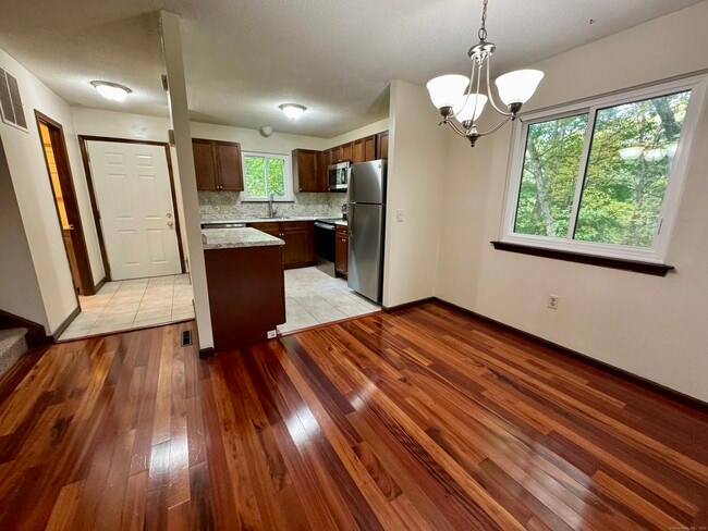 550 Darling St in Southington, CT - Building Photo - Building Photo