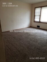 5329 W Fairmount Ave in Milwaukee, WI - Building Photo - Building Photo