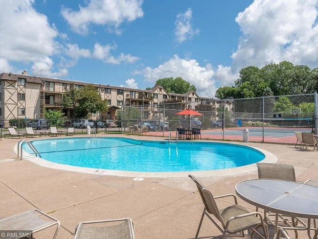 property at 1304 W Medicine Lake Dr
