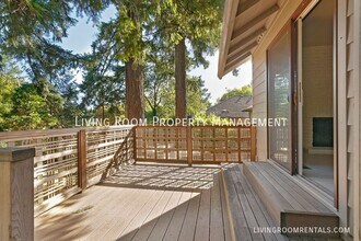 9803 SW 49th Ave in Portland, OR - Building Photo - Building Photo