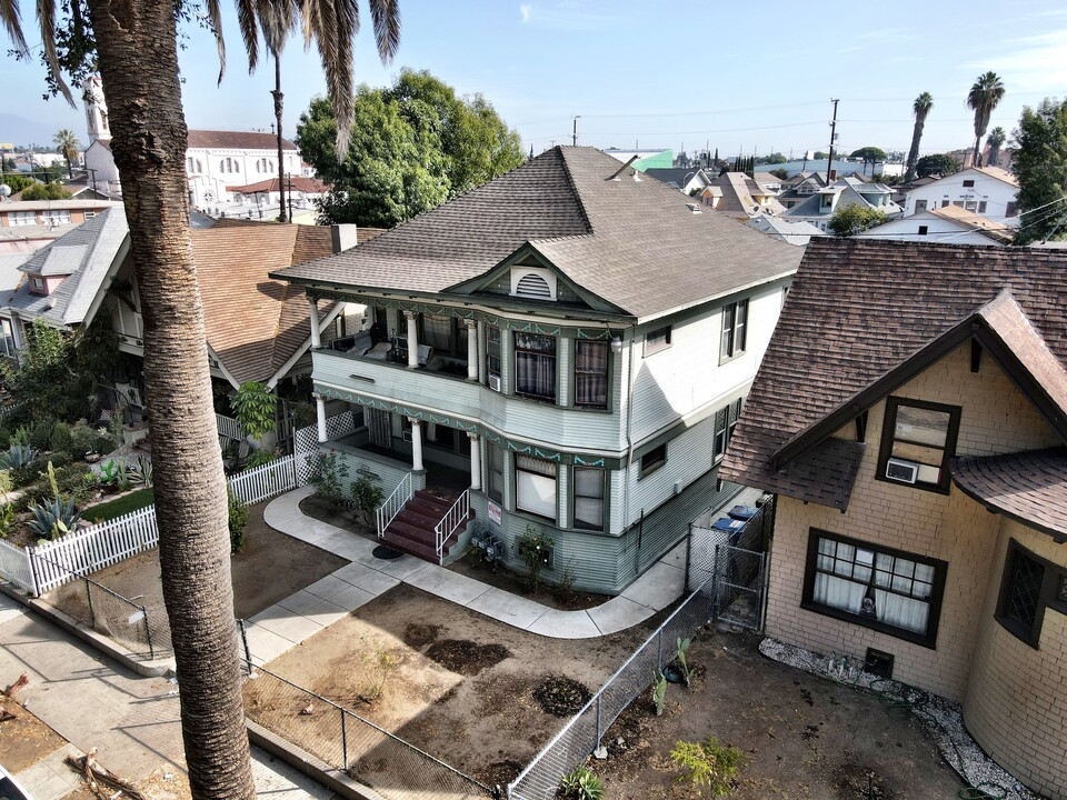 446 S St Louis St in Los Angeles, CA - Building Photo