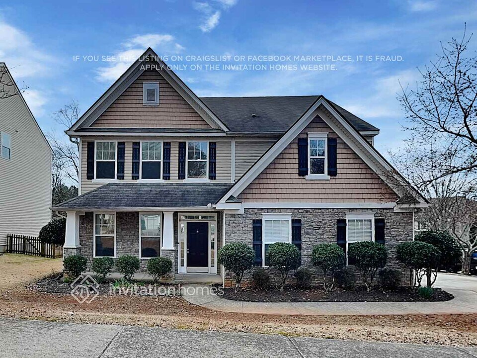 6680 Island Pointe Dr in Buford, GA - Building Photo