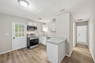 4154 Trout River Blvd in Jacksonville, FL - Building Photo - Building Photo