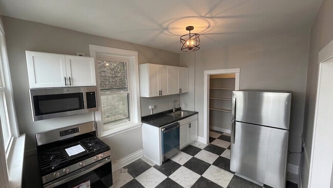 property at 440 S Ridgeland Ave