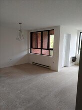 1371 Commissioners Rd W in London, ON - Building Photo - Building Photo