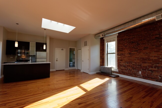2220 N Clark St in Chicago, IL - Building Photo - Building Photo