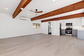 1058 3rd St in Encinitas, CA - Building Photo - Building Photo