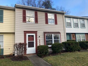 9640 Greenmeadow Cir in Glen Allen, VA - Building Photo - Building Photo