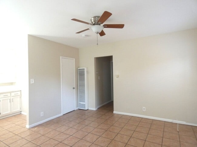 2918-2922 Pacific Ave in Long Beach, CA - Building Photo - Building Photo