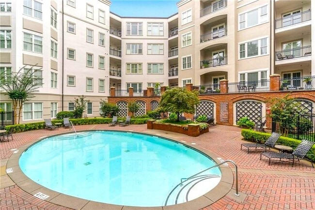 11 Perimeter Center E in Atlanta, GA - Building Photo - Building Photo