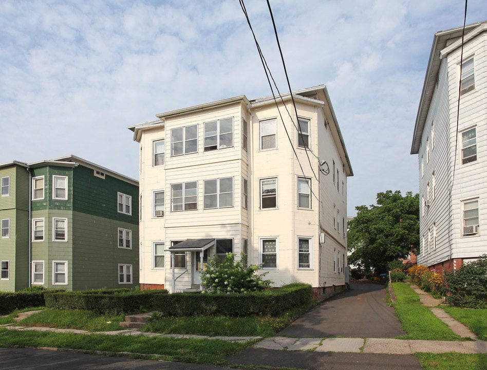 34 Horace St in New Britain, CT - Building Photo