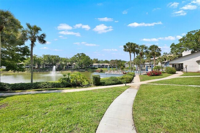 2 Escondido Cir in Altamonte Springs, FL - Building Photo - Building Photo