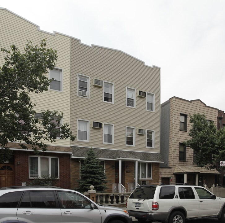 112 Conselyea St in Brooklyn, NY - Building Photo