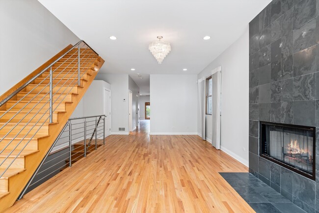 516 N Claremont Ave in Chicago, IL - Building Photo - Building Photo