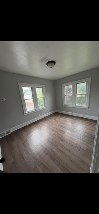 1732 S 76th St in West Allis, WI - Building Photo
