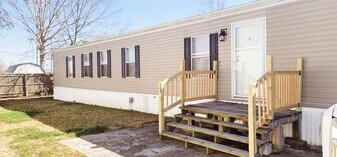 4105 Carlyss Dr in Sulphur, LA - Building Photo