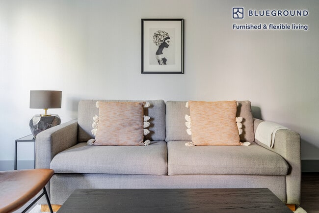 1800 Lacassie Ave in Walnut Creek, CA - Foto de edificio - Building Photo