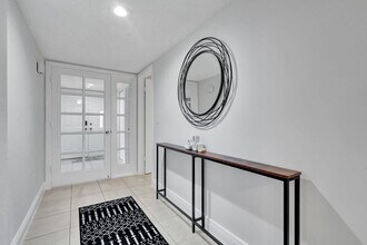 12641 Westhampton Cir in Wellington, FL - Building Photo - Building Photo