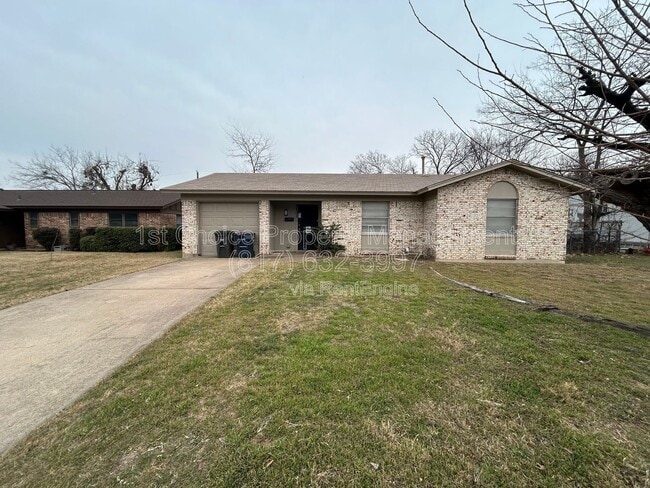 property at 4805 Fair Park Blvd