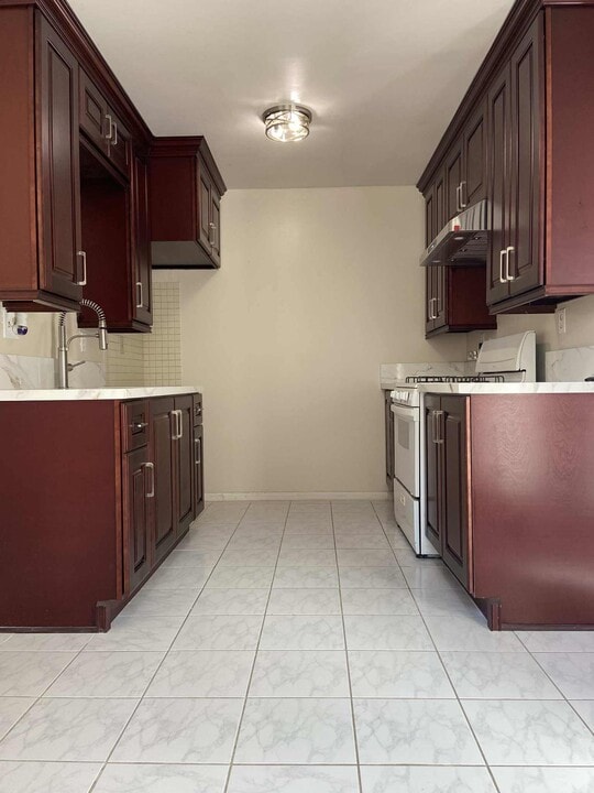 4109 W 5th St, Unit V4 in Santa Ana, CA - Building Photo